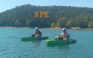 Kayak à pédales; mono ou biplace