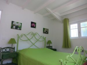 Chambre verte lit 140 x 190