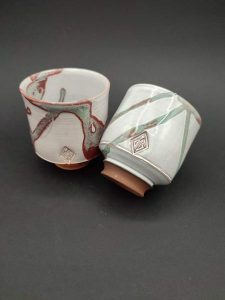 Tasses cuites en four à bois