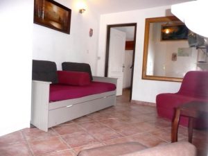 Salon  TV 2lits gigogne 090x 1.90  :1 BZ petite fenêtre avec moustiquaire