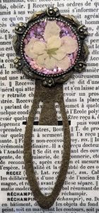 Résine et végétaux séchés