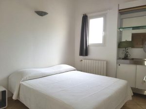 Chambre du loft lit 1.60 x 2m : hauteur de plafond