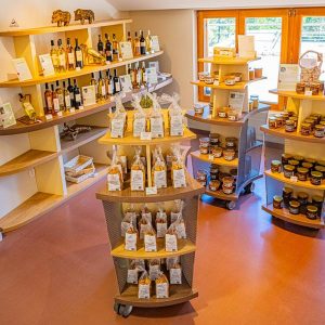 BOUTIQUE DU TERROIR DE LA MAISON DU LAC DE SAINT CASSIEN_Tanneron